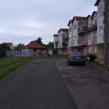 Gabrielle Apartman Hajdúszoboszló Exterior foto